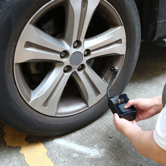 Безжичен компресор за гуми 150PSI – дигитален въздушен компресор с LED светлина и Power Bank функция, подходящ за автомобили, мотоциклети, велосипеди и топки